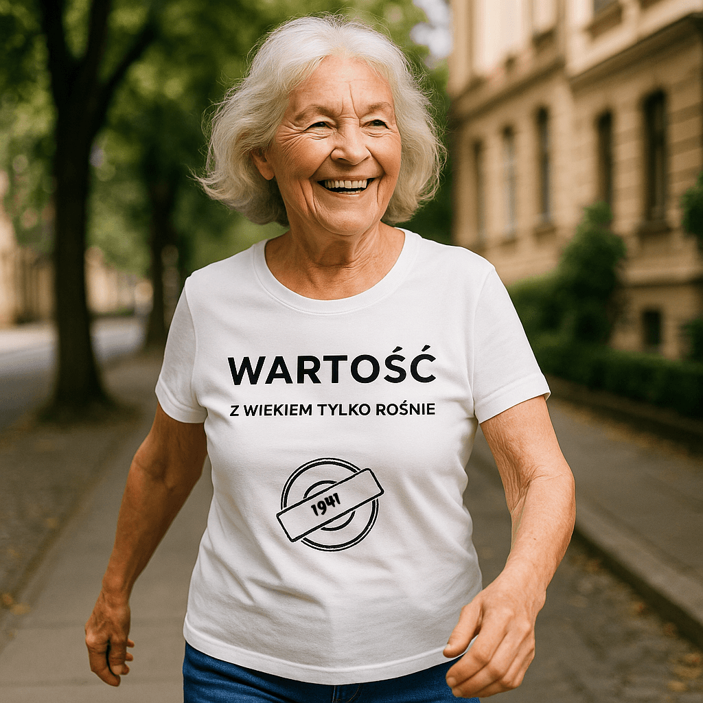 Koszulka 1941 – WARTOŚĆ. Z wiekiem tylko rośnie (Damska, Biała)