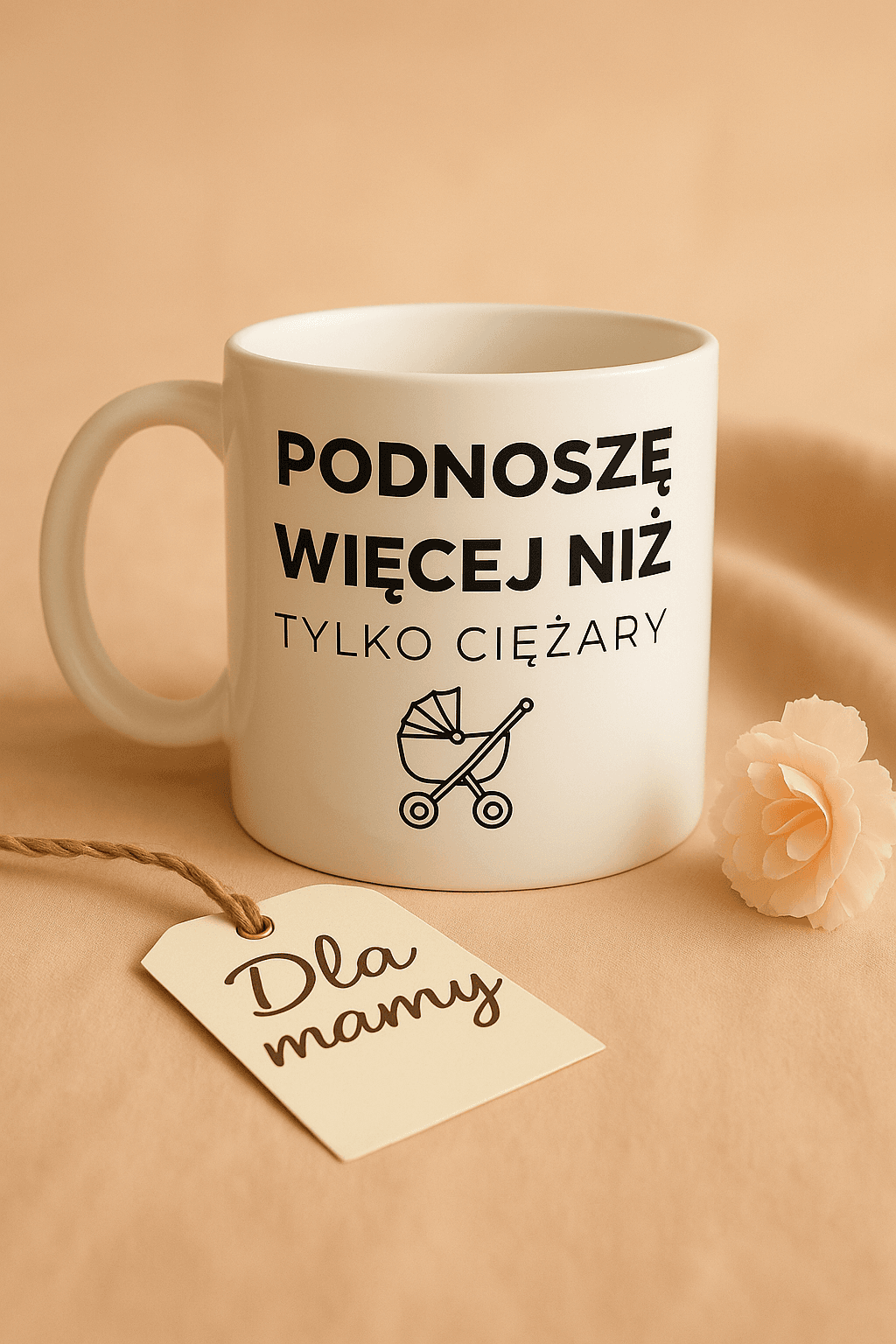 Zestaw Koszulka + Kubek: Podnoszę więcej niż tylko ciężary 👶 – MAMA edition (biała) TOP PREZENT